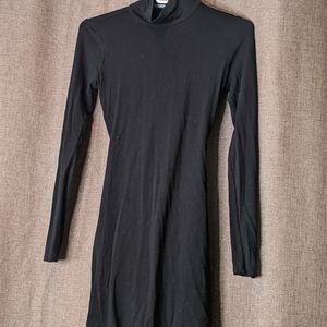 Long sleeve dress with back open